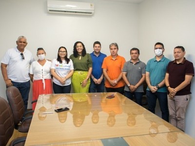 Vereador Thiago Carvalho participa da assinatura do Plano de Cargos e Salários do SINSEP em Timon 