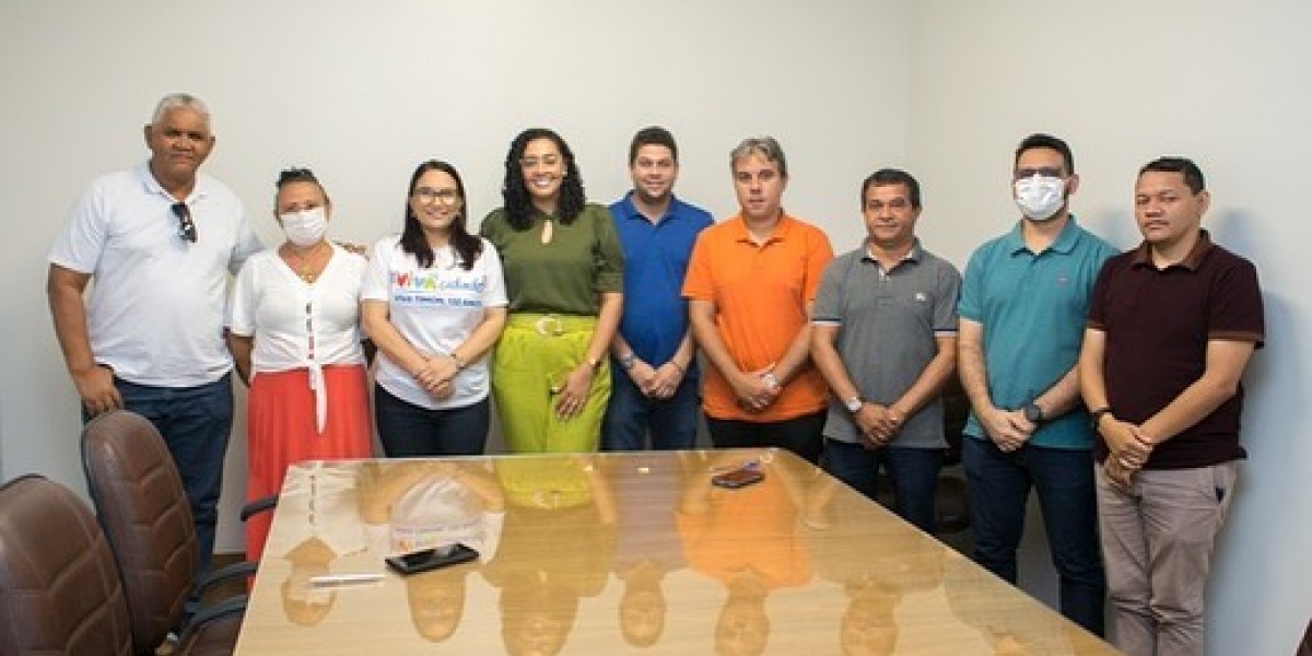 Vereador Thiago Carvalho participa da assinatura do Plano de Cargos e Salários do SINSEP em Timon 