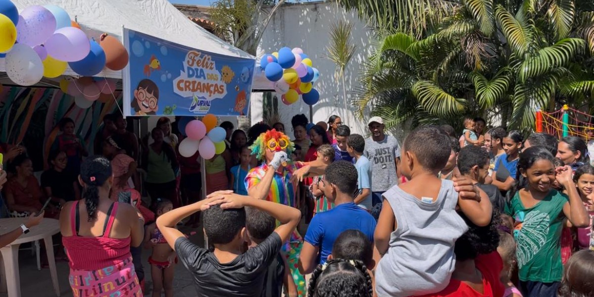 Vereador Durval realiza tradicional festa das crianças em sua residência, em Caxias