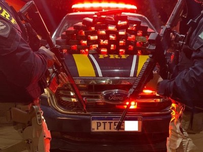 Passageira de ônibus é presa com 43 kg de cocaína escondidos em latas de tinta na BR-010, em Imperatriz