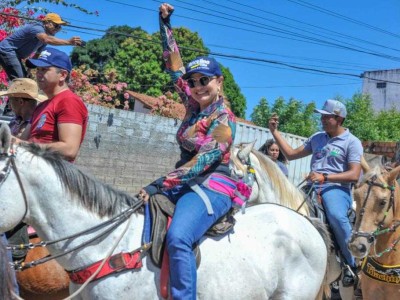 Claudia Coutinho participa da cavalgada e da missa do vaqueiro em  Matões