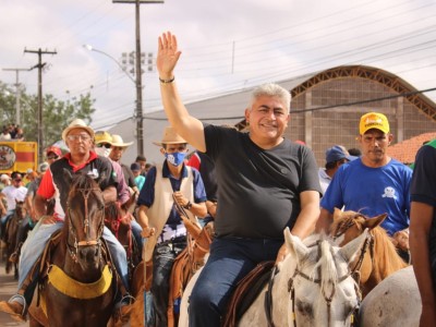 Prefeito Dr. Zé Francisco participa da tradicional Cavalgada do festejo de São Raimundo Nonato em Codó