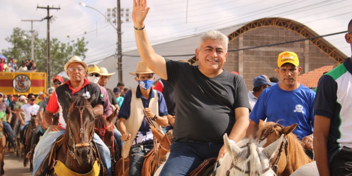 Prefeito Dr. Zé Francisco participa da tradicional Cavalgada do festejo de São Raimundo Nonato em Codó