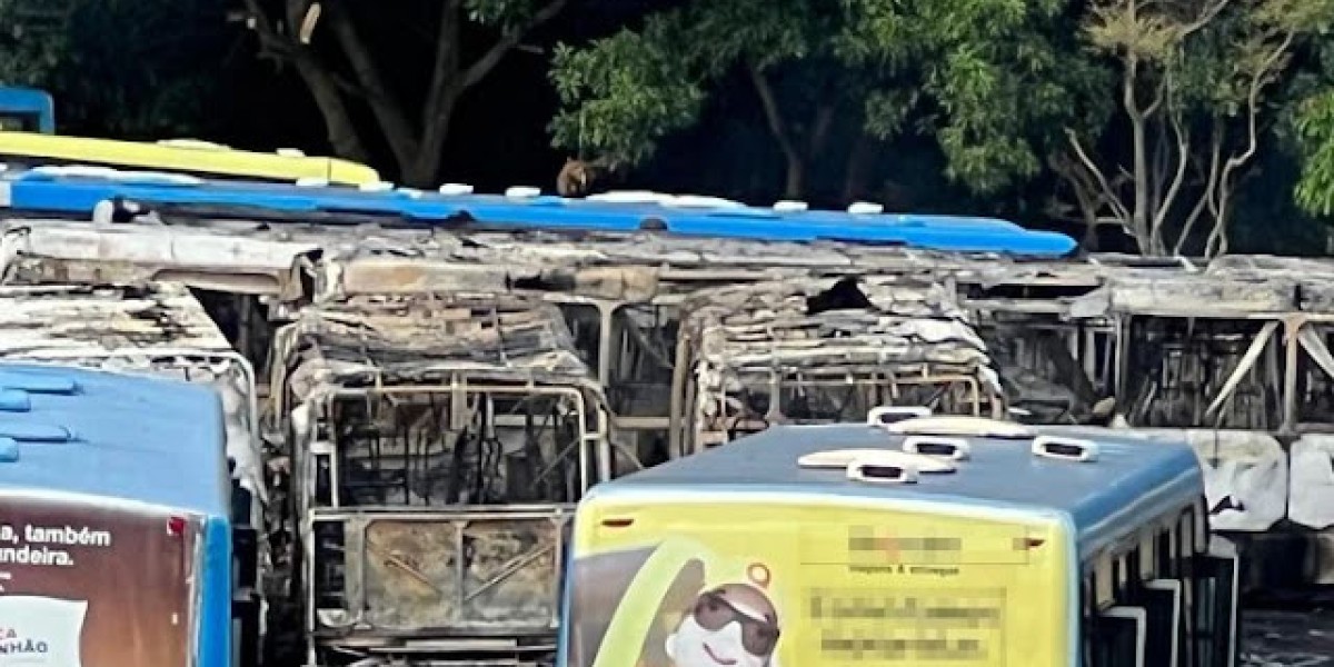 Incêndio em garagem de ônibus deixa mais de dez veículos destruídos em São Luís