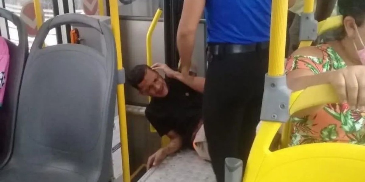 Dupla é detida e agredida por populares durante tentativa de assalto a ônibus na Grande São Luís