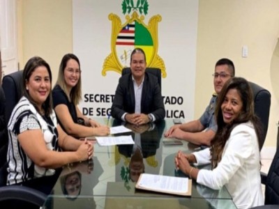 Prefeita Josa Silva assina termo para instalação de Escola Cívico Militar em São João do Sóter