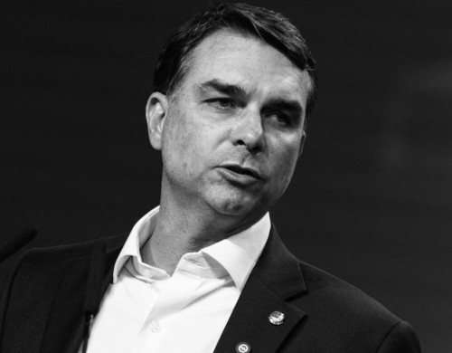 PF apura suposta saída de Flávio Bolsonaro do Brasil após notícia de fuga