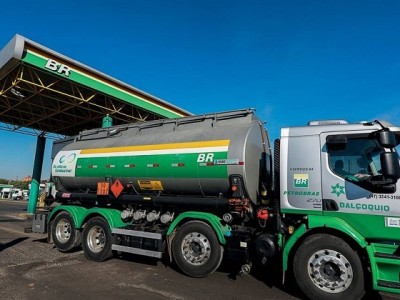 Petrobras anuncia nova redução no preço do litro da gasolina