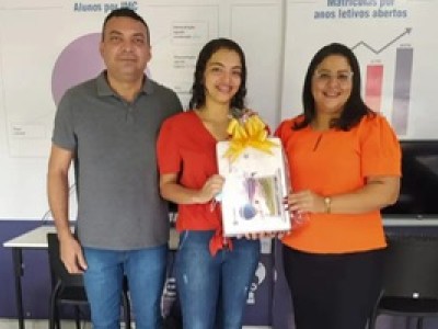 Secretaria de Educação de São João do Sóter realiza sorteio de prêmios para professores 