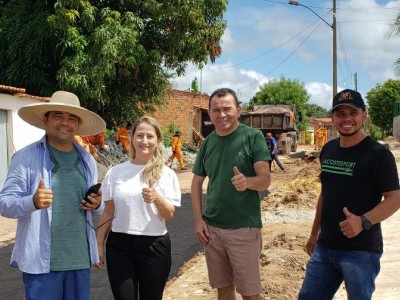 Prefeito Toinho Patioba visita obras de pavimentação asfáltica e vistoria início das obras da nova praça da família