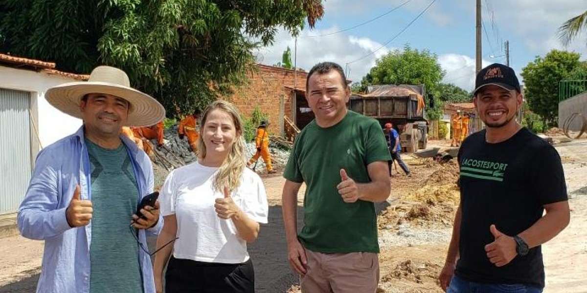 Prefeito Toinho Patioba visita obras de pavimentação asfáltica e vistoria início das obras da nova praça da família