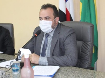 Presidente Teódulo Aragão fortalece disciplina para uso da tribuna na Câmara Municipal