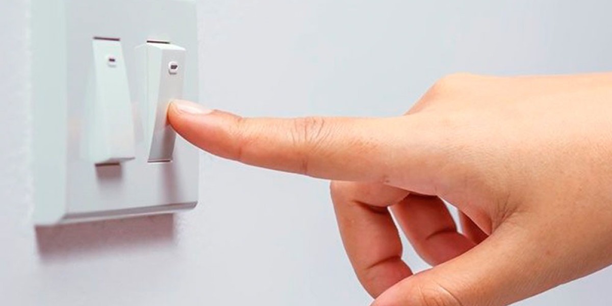 Saiba como economizar na conta de luz e evitar o desperdício de energia durante as férias