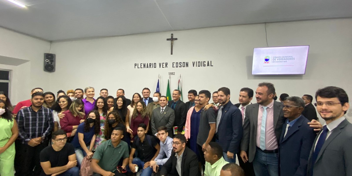 Alunos do curso de Direito acompanham sessão na Câmara Municipal de Caxias