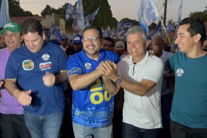 Dr. Orlando dá início à campanha com caminhada pelas ruas de Senador Alexandre Costa.
