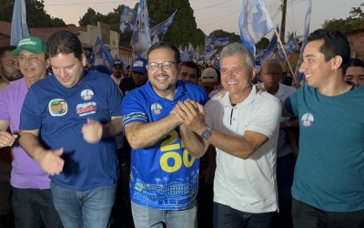 Dr. Orlando dá início à campanha com caminhada pelas ruas de Senador Alexandre Costa.