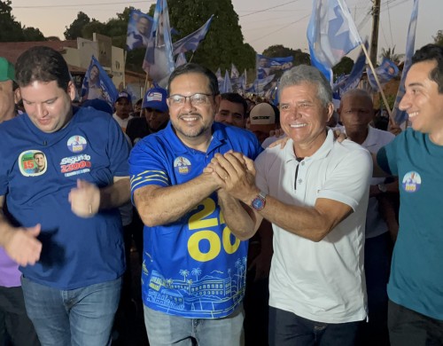Dr. Orlando dá início à campanha com caminhada pelas ruas de Senador Alexandre Costa.