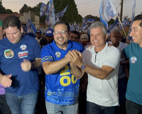 Dr. Orlando dá início à campanha com caminhada pelas ruas de Senador Alexandre Costa.