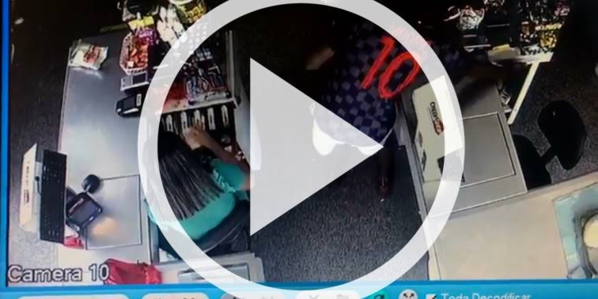 Imagens mostram momento em que estabelecimento comercial é assaltado em Caxias 