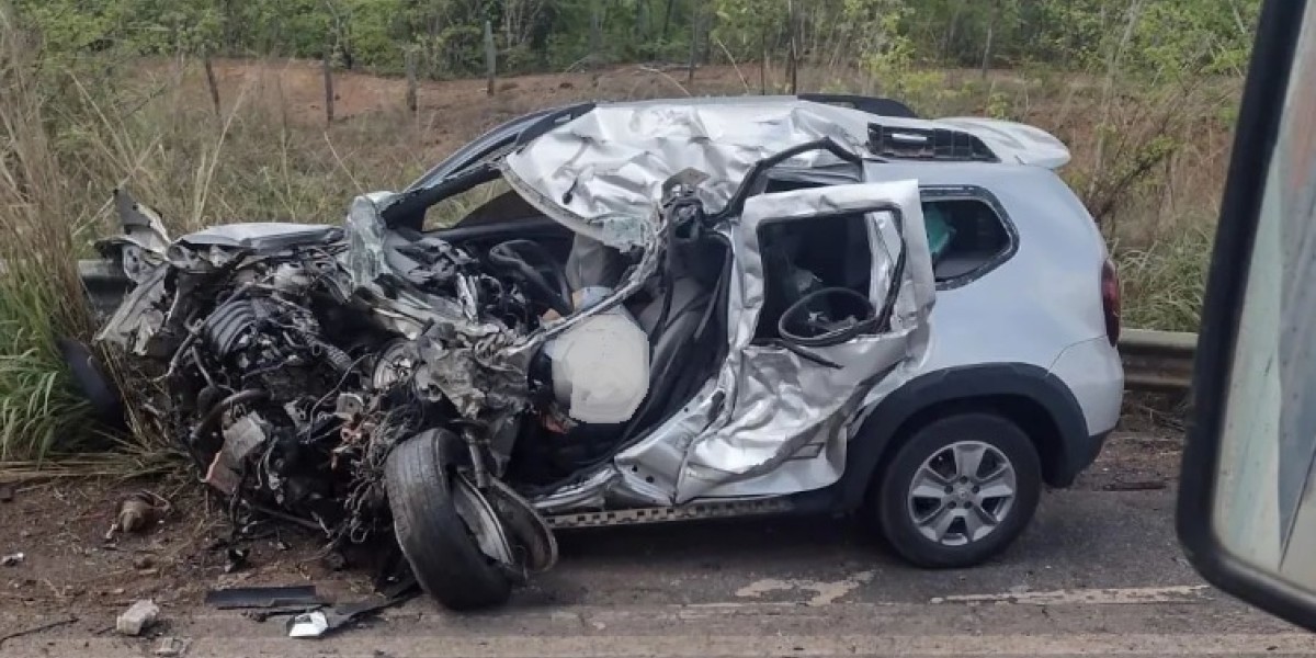 Colisão entre carro e caminhão deixa três pessoas mortas e uma gravemente ferida na BR-222, em Vargem Grande