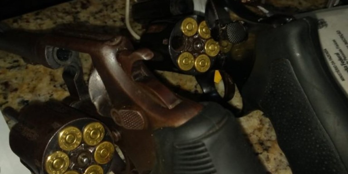 Dupla é presa por porte ilegal de arma de fogo em Caxias