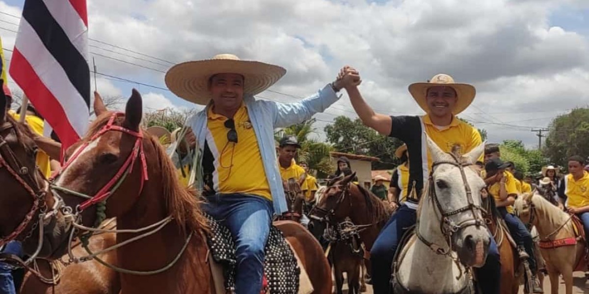 Prefeito Toinho e Romeu Patioba são recebidos com festa em grande cavalgada