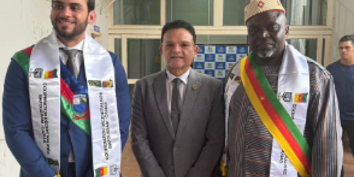 Vereador Durval Júnior participa de solenidade de recebimento do prefeito de Bafoussam, do País Camarões em Caxias
