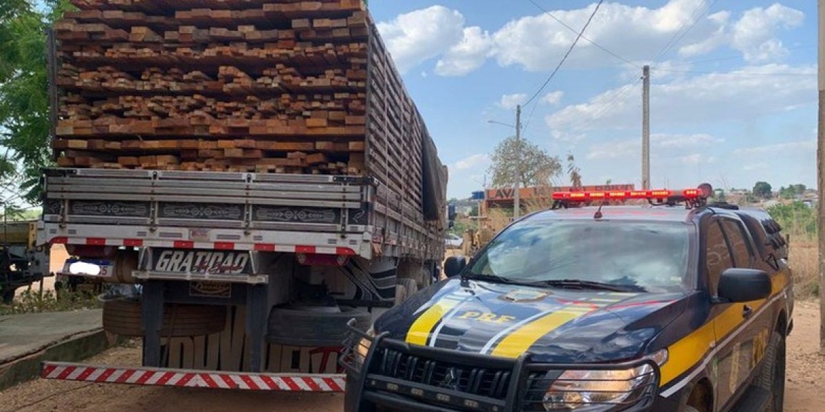 PRF apreende madeira ilegal na BR-230 em Balsas