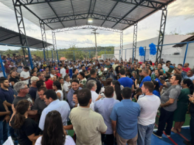 Gentil Neto pensa nas crianças e jovens do bairro Baixinha e entrega nova quadra esportiva na UIM Santa Catarina Laboré