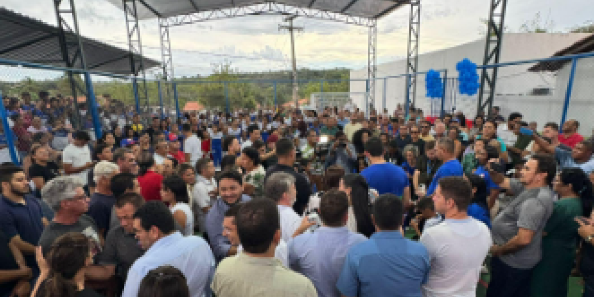 Gentil Neto pensa nas crianças e jovens do bairro Baixinha e entrega nova quadra esportiva na UIM Santa Catarina Laboré