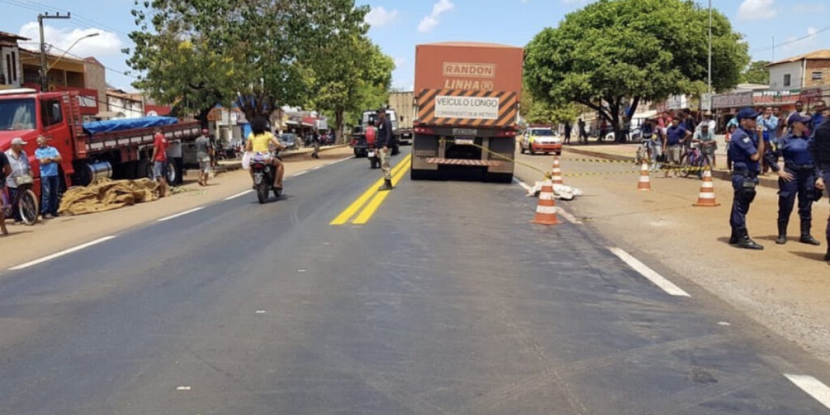 Jovem deita na BR-135 e acaba sendo atropelado e morto por caminhão no Maranhão