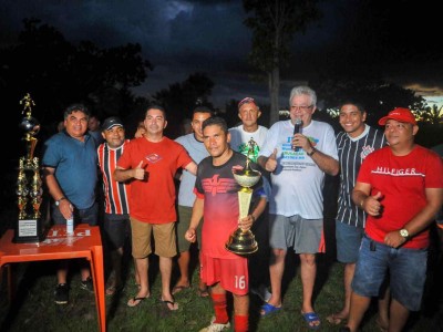 Prefeito Ferdinando Coutinho prestigia  final do campeonato da Barra da Ininga em Matões