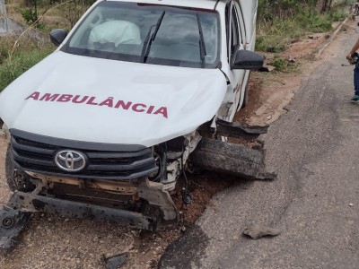 Ambulância da cidade de Matões se envolve em acidente na cidade de Nazária no Piauí 