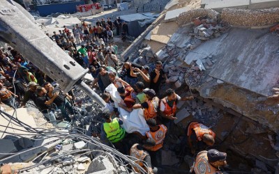 Desabamento de prédio em Gaza deixa mortos e amplia crise humanitária