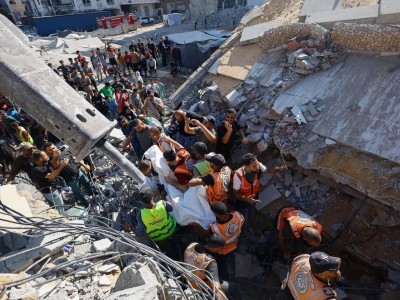 Desabamento de prédio em Gaza deixa mortos e amplia crise humanitária