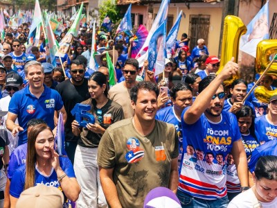 Com multidão nas ruas, Orleans Brandão mostra força em Rosário a 15 dias da eleição