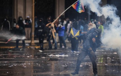 Professores e estudantes protestam contra cortes nas universidades na Argentina
