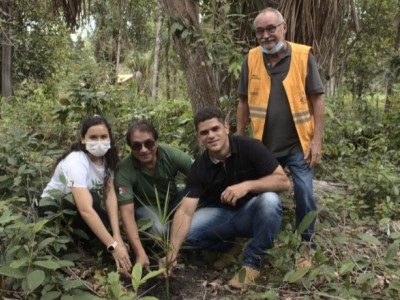 Secretaria de Meio Ambiente promove plantio de sementes no riacho São José em alusão ao Dia da Água