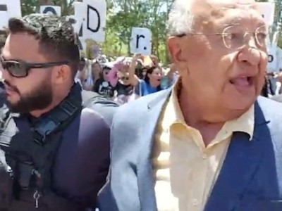 Prefeito de Teresina, Dr. Pessoa, discute com trabalhadores durante protesto: 'vai trabalhar, vagabundo'