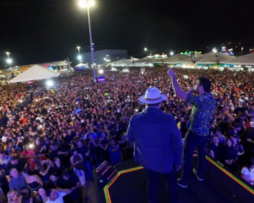 Rey Vaqueiro reúne mais de 60 mil pessoas, e Gentil Neto anuncia Pablo para o aniversário de Caxias