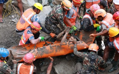 Sobreviventes são resgatados após nove dias presos em túnel no Nepal e renovam esperança por novas vítimas