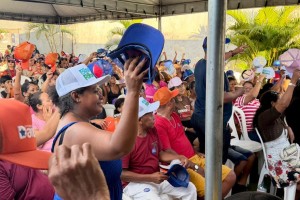 Daniella é recebida por milhares de populares durante ato político no Araçagy, em São José de Ribamar