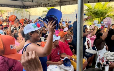 Daniella é recebida por milhares de populares durante ato político no Araçagy, em São José de Ribamar