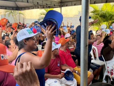 Daniella é recebida por milhares de populares durante ato político no Araçagy, em São José de Ribamar