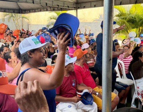 Daniella é recebida por milhares de populares durante ato político no Araçagy, em São José de Ribamar
