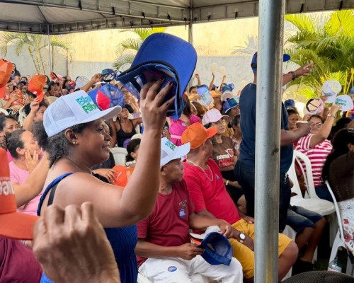Daniella é recebida por milhares de populares durante ato político no Araçagy, em São José de Ribamar