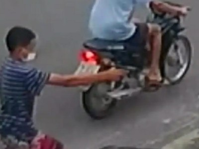 Assalto é flagrado por câmera de segurança em Caxias