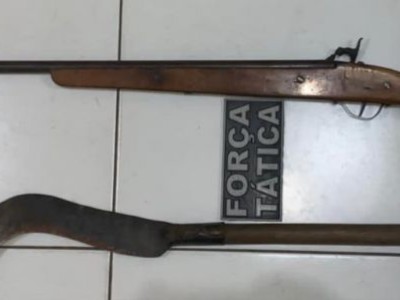 Confusão entre vizinhos termina com prisão e apreensão de arma de fogo em Caxias