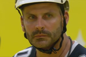 Henri Castelli deixa o BBB após crise convulsiva