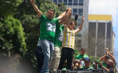 Flávio arrasta multidão em motocarreata em Belo Horizonte